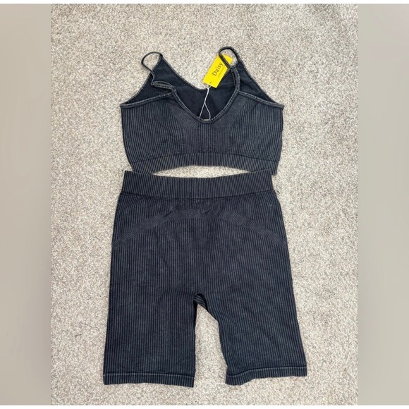 Daisy Two-Piece Ribbed Workout Set – BlackGrey – Bra & Biker Shorts – NWT - XXL - Picture 4 of 5